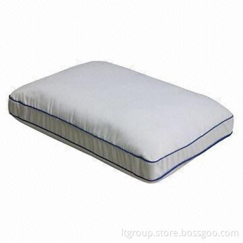 Comfortable Pillow, Made of Memory Foam with Poly